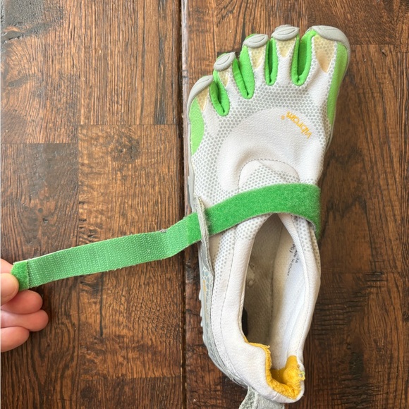 Vibram women’s FiveFinger bikila barefoot running shoes white green size 36/ 6 - Picture 7 of 10